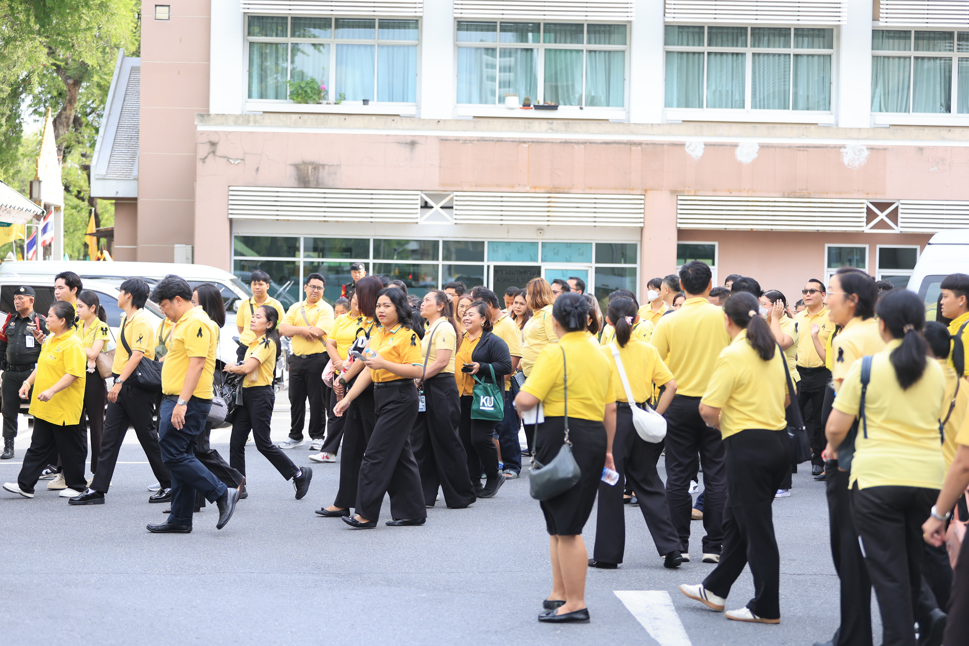 title - ส.ป.ก. ร่วมเฝ้ารับเสด็จฯ พระบาทสมเด็จพระเจ้าอยู่หัว และ สมเด็จพระนางเจ้า ฯ พระบรมราชินี เนื่องในโอกาสเสด็จพระราชดำเนินไปในการ พระราชพิธีเฉลิมพระชนมพรรษา 28 กรกฎาคม 2569